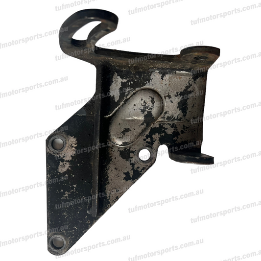 VL Commodore RB30 Power Steering Pump Mount (Rear Entry) GM 92032383