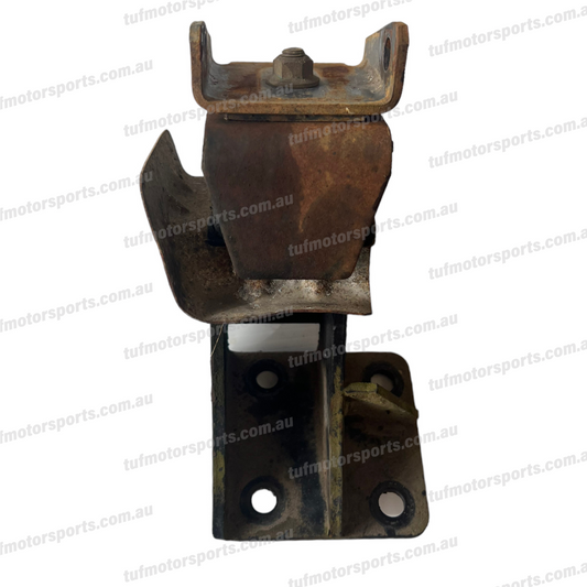 VL Commodore RB30 Engine Bracket Pair